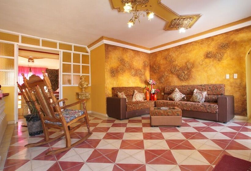 تختخواب و صبحانه Hostal Los Balcones