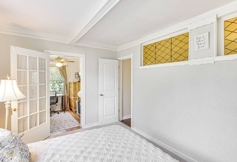 Bright South Haven Cottage ~ 2 Mi To Beach!