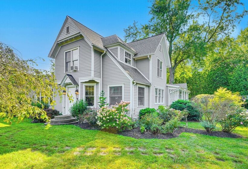 Bright South Haven Cottage ~ 2 Mi To Beach!