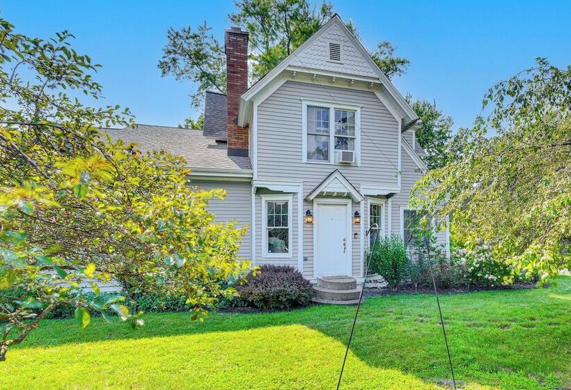 Bright South Haven Cottage ~ 2 Mi To Beach!