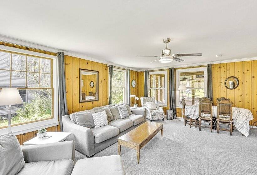 Bright South Haven Cottage ~ 2 Mi To Beach!