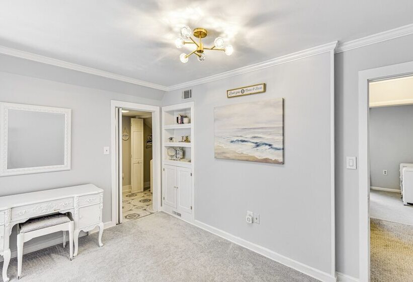 Bright South Haven Cottage ~ 2 Mi To Beach!