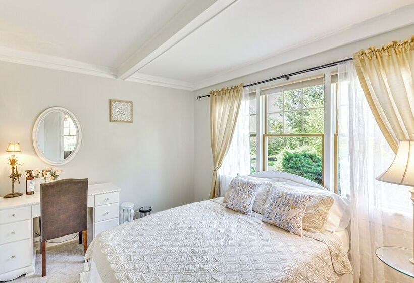 Bright South Haven Cottage ~ 2 Mi To Beach!