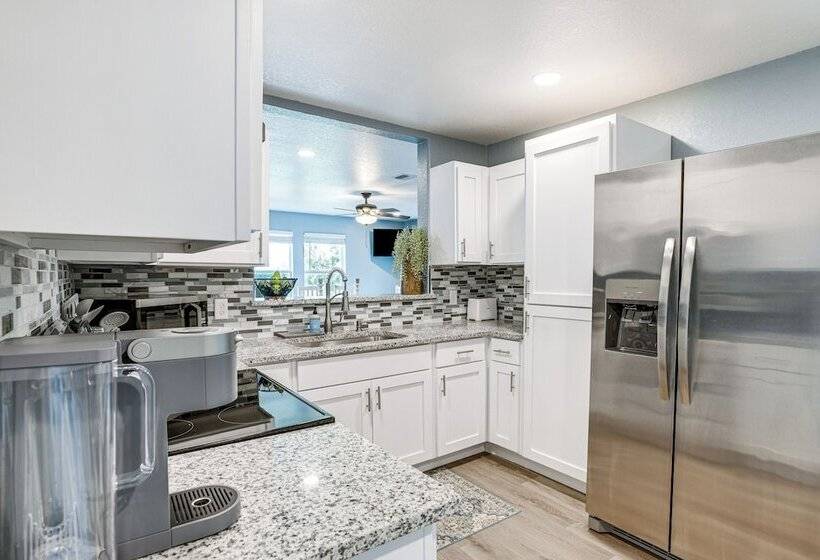 Brownwood Family Home 2 Mi To Public Marina!