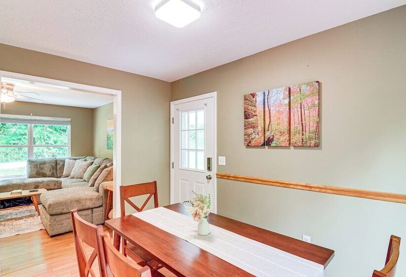 Campton Cottage W/ Hot Tub, Near Hiking + Climbing