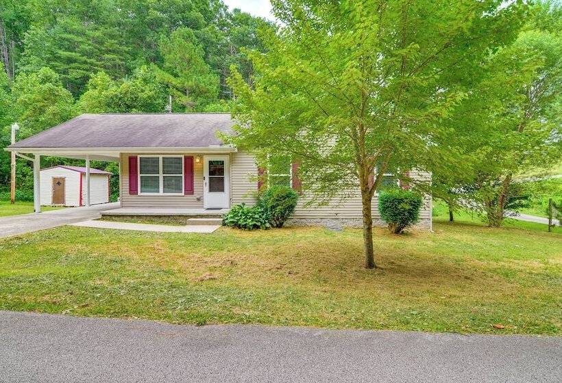 Campton Cottage W/ Hot Tub, Near Hiking + Climbing