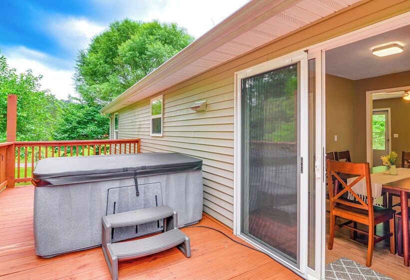 Campton Cottage W/ Hot Tub, Near Hiking + Climbing