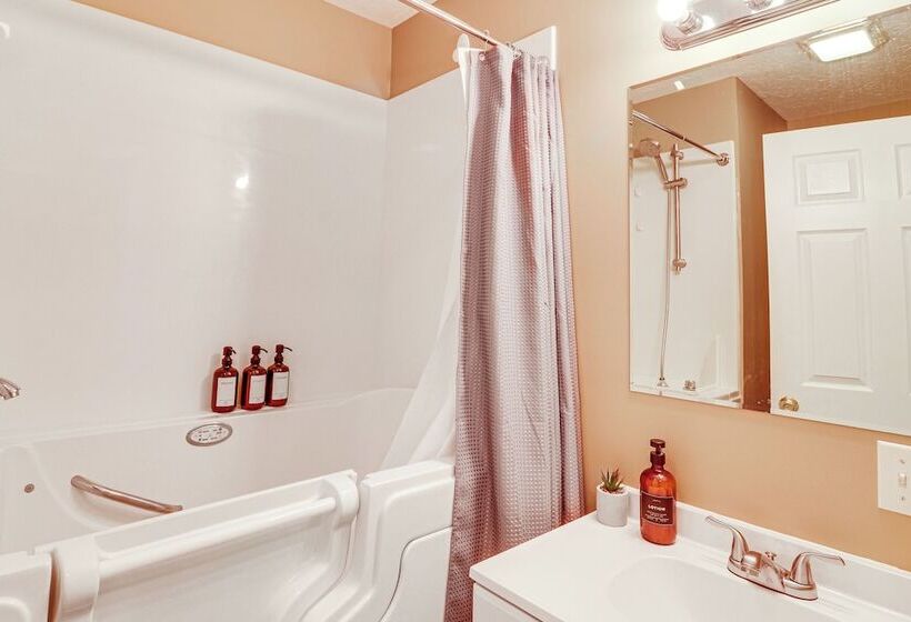 Campton Cottage W/ Hot Tub, Near Hiking + Climbing