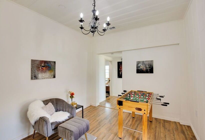 Cedar Hill Home W/ Fenced Patio, Grill & Foosball!