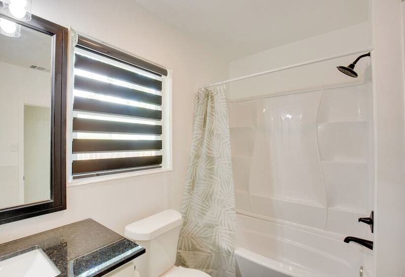 Cedar Hill Home W/ Fenced Patio, Grill & Foosball!