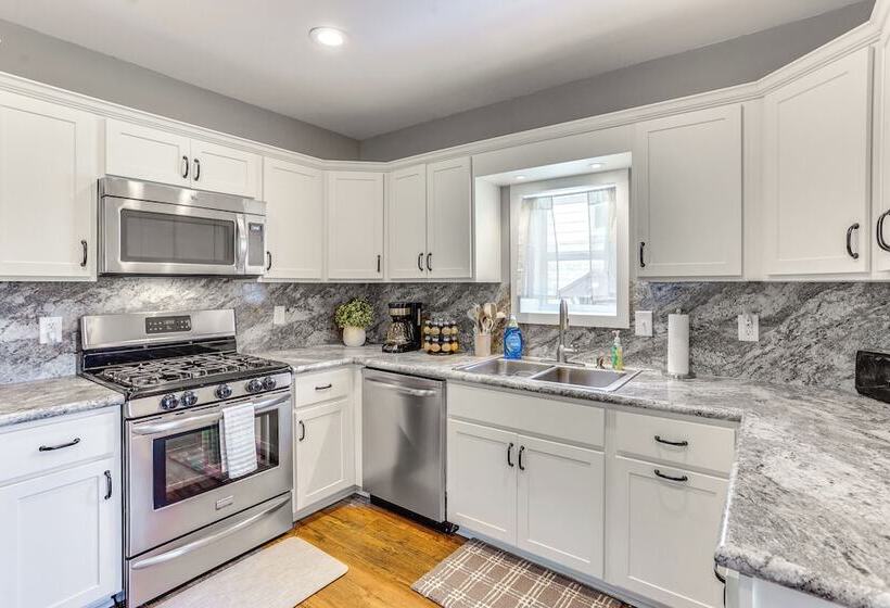 Charming Family Home: Walk To Downtown Bellefonte!