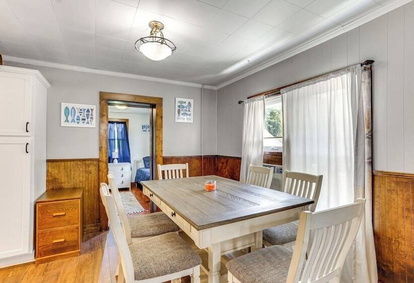 Charming Family Home: Walk To Downtown Bellefonte!