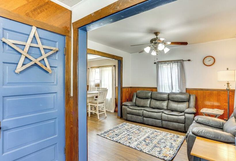 Charming Family Home: Walk To Downtown Bellefonte!