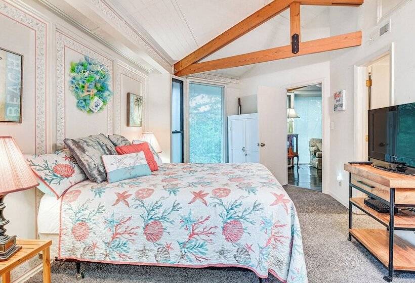 Myrtle Beach Tree House  W/ Deck ~ 7 Mi To Beach!