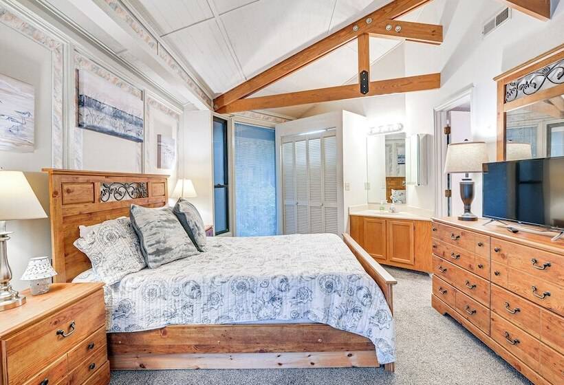 Myrtle Beach Tree House W/ Deck ~ 7 Mi To Beach!