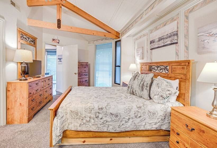 Myrtle Beach Tree House  W/ Deck ~ 7 Mi To Beach!