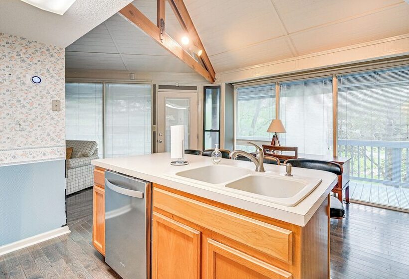 Myrtle Beach Tree House W/ Deck ~ 7 Mi To Beach!