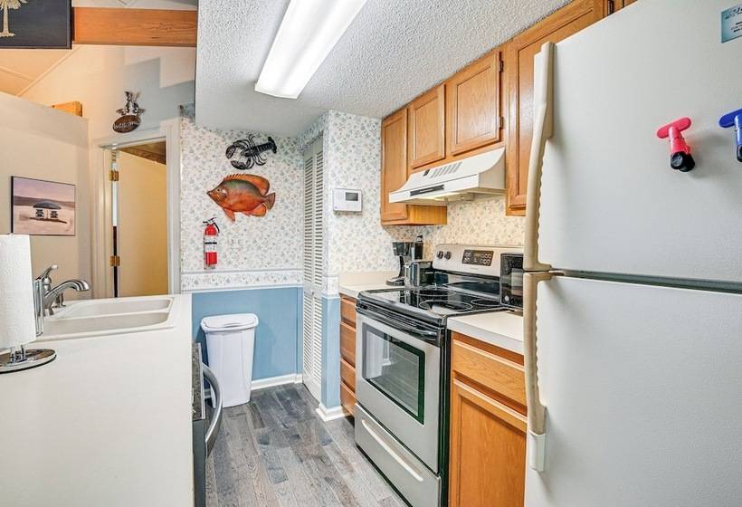 Myrtle Beach Tree House W/ Deck ~ 7 Mi To Beach!