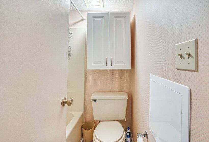 Myrtle Beach Tree House W/ Deck ~ 7 Mi To Beach!