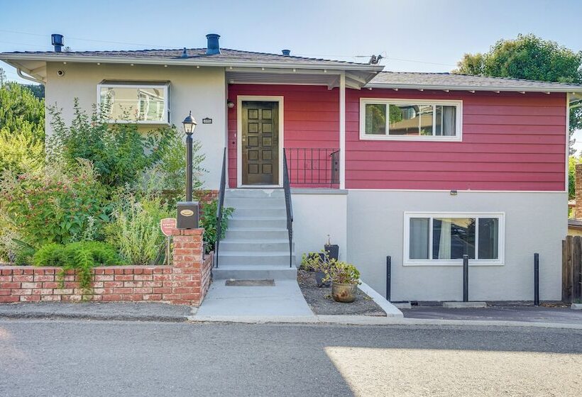 Charming Oakland Home W/ Fireplace & Deck!