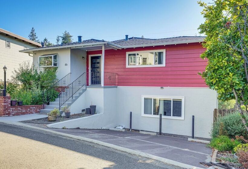 Charming Oakland Home W/ Fireplace & Deck!