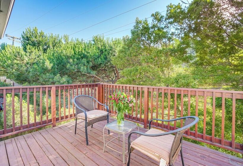 Charming Oakland Home W/ Fireplace & Deck!