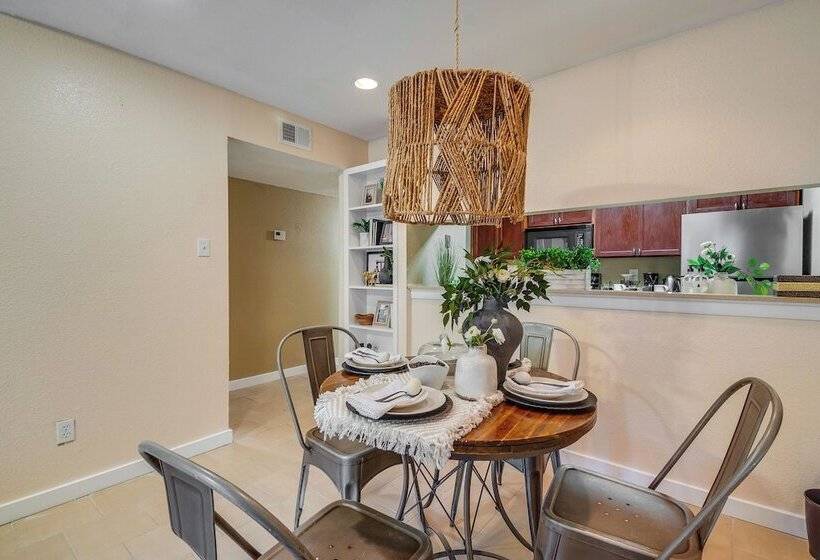 College Station Gem W/ Pool Access Near University