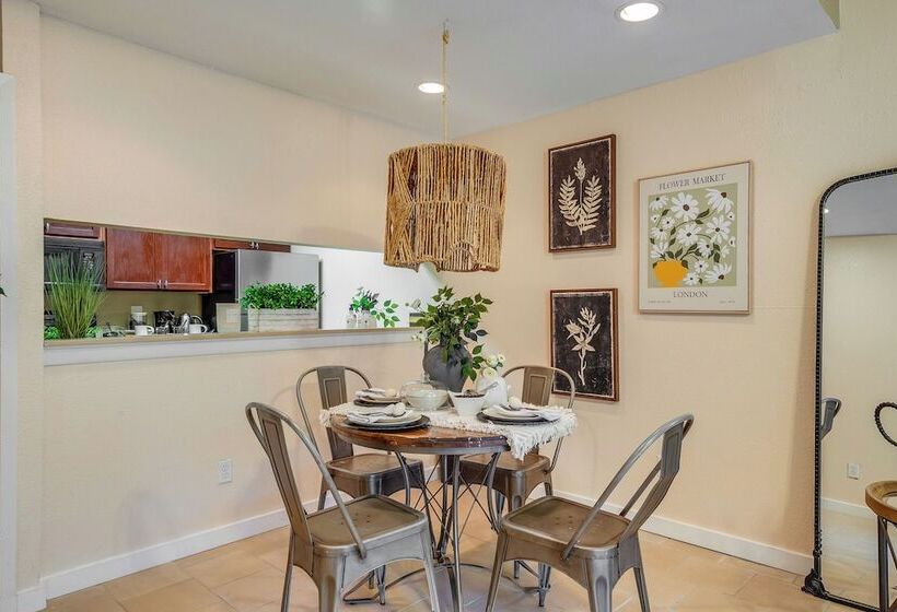 College Station Gem W/ Pool Access Near University