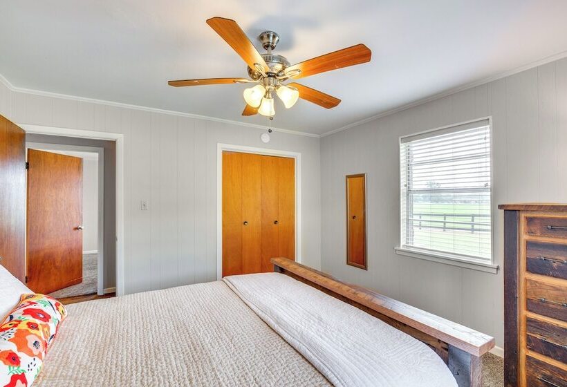 Cozy De Kalb Home W/ Grill On 100 Acres!