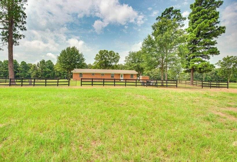 Cozy De Kalb Home W/ Grill On 100 Acres!