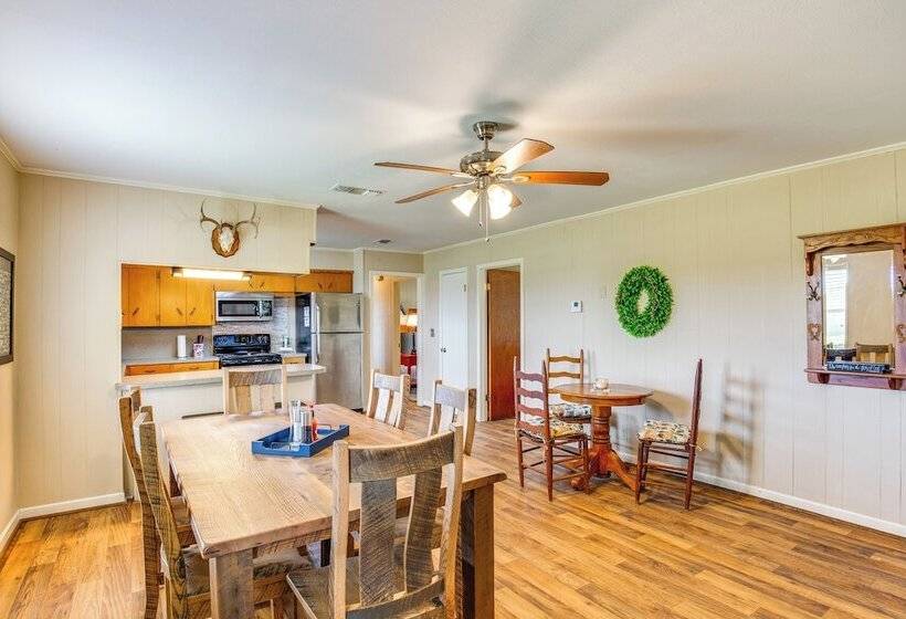 Cozy De Kalb Home W/ Grill On 100 Acres!