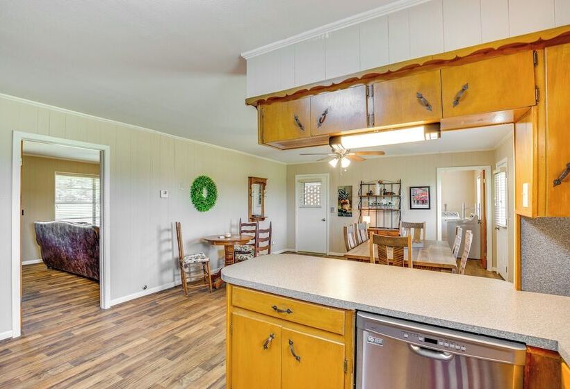 Cozy De Kalb Home W/ Grill On 100 Acres!