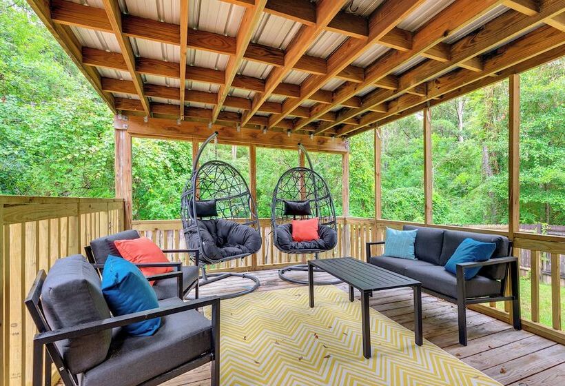 Daphne Home W/ Deck: Close To Beaches & Parks!