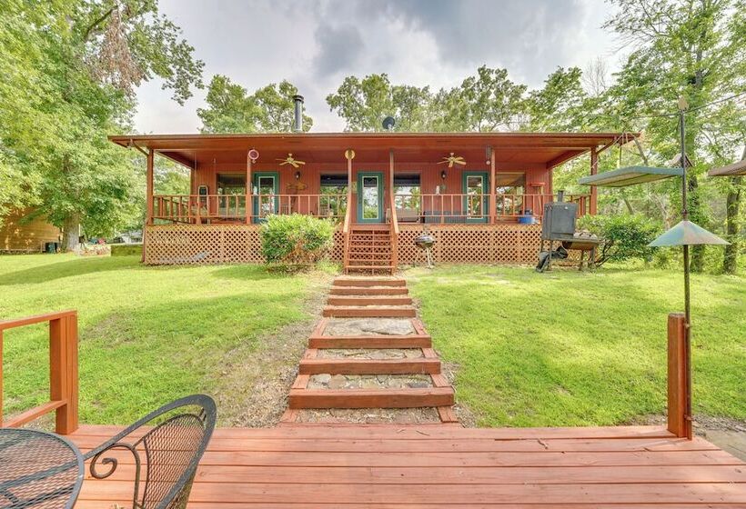 Flippin Home W/ Fire Pit: Walk To White River!