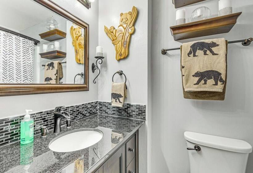 Fort Walton Beach Home W/ Pool: 5 Mi To Beach!