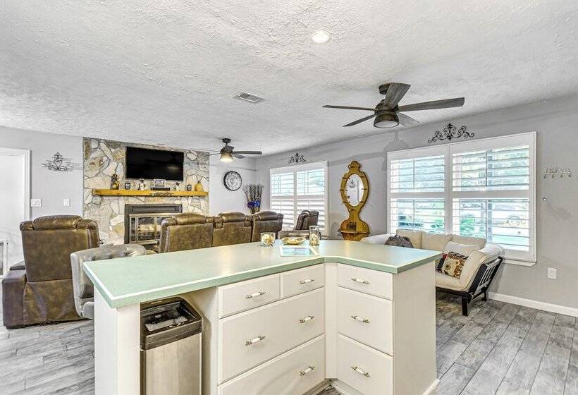 Fort Walton Beach Home W/ Pool: 5 Mi To Beach!