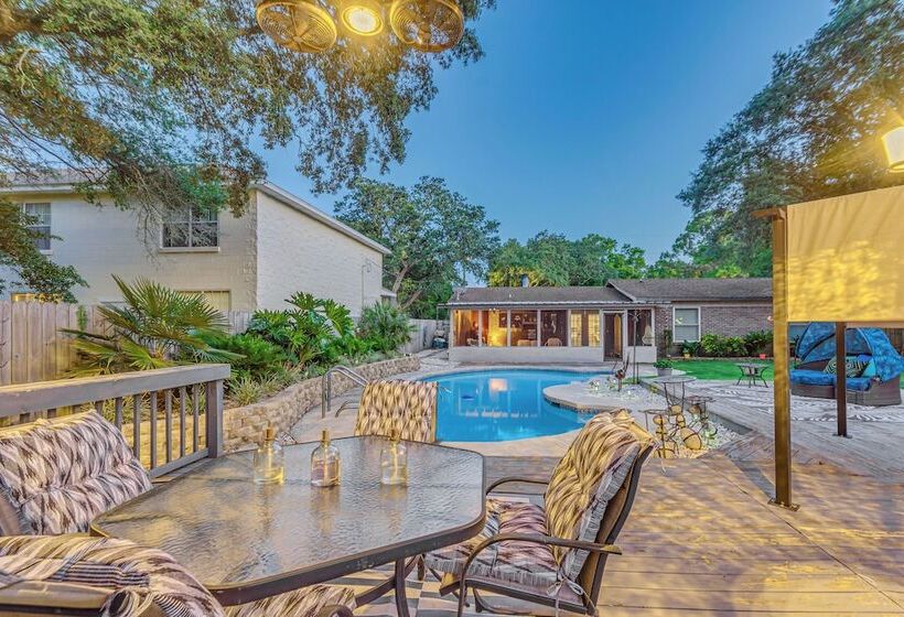 Fort Walton Beach Home W/ Pool: 5 Mi To Beach!