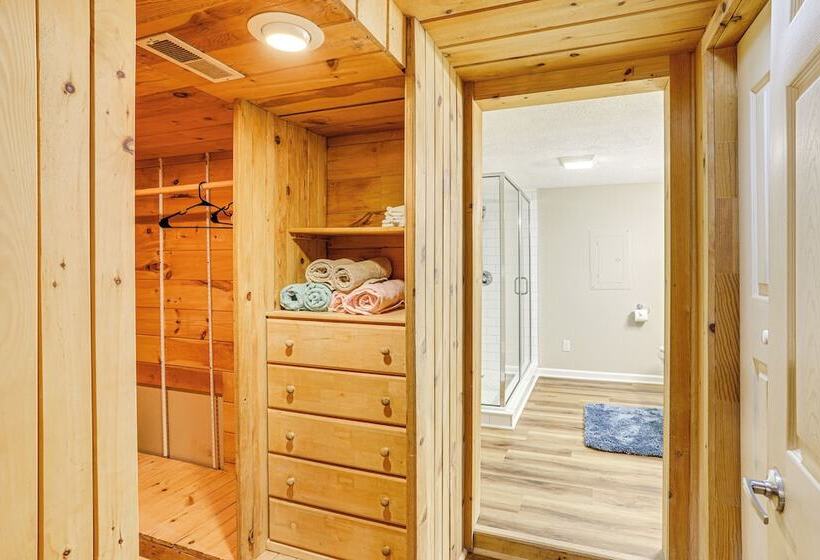 Greers Ferry Home W/ Fire Pit Near Shiloh Marina!