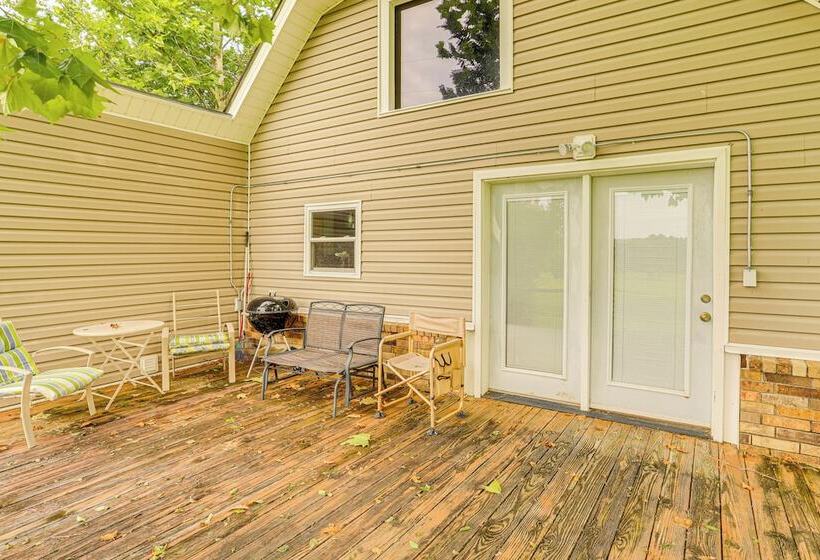 Greers Ferry Home W/ Fire Pit Near Shiloh Marina!