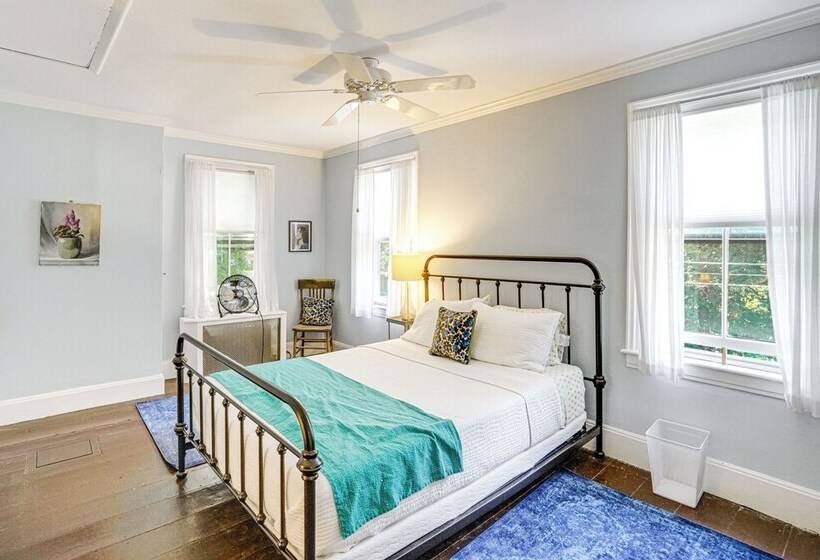 Historic Catskills Farmhouse: Ski, Hike & Relax!