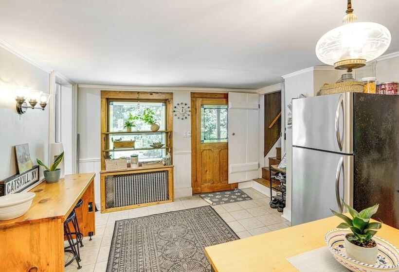 Historic Catskills Farmhouse: Ski, Hike & Relax!