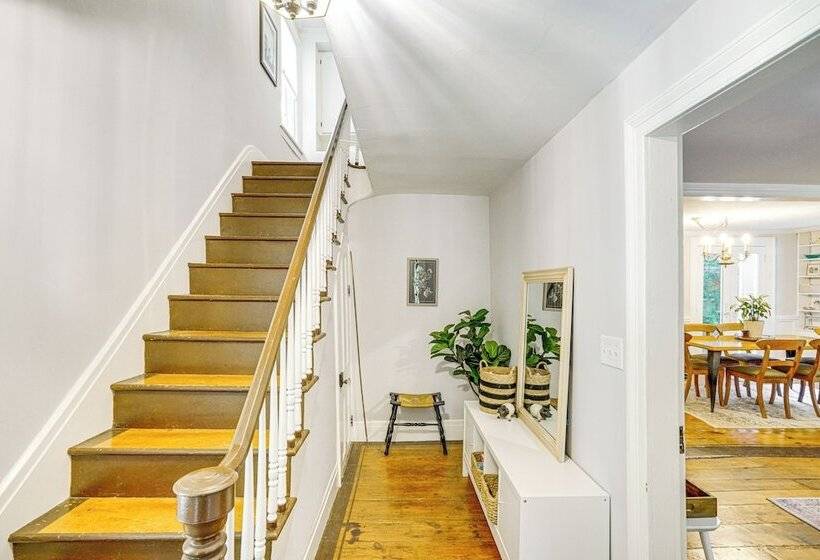 Historic Catskills Farmhouse: Ski, Hike & Relax!