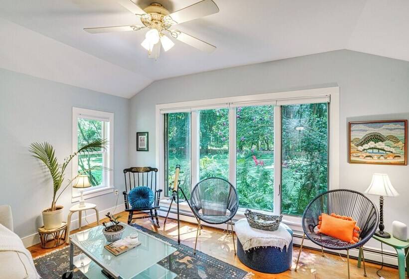 Historic Catskills Farmhouse: Ski, Hike & Relax!