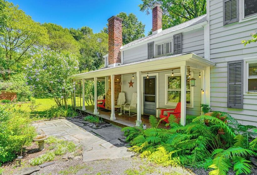 Historic Catskills Farmhouse: Ski, Hike & Relax!