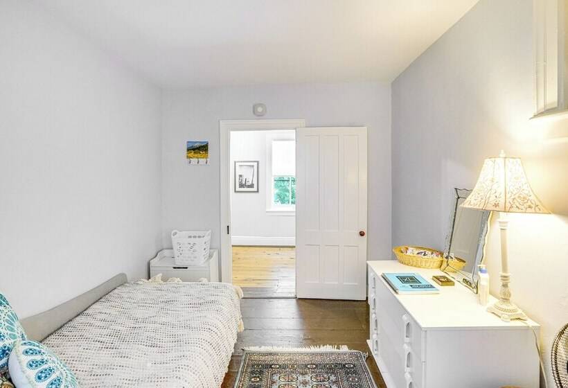 Historic Catskills Farmhouse: Ski, Hike & Relax!