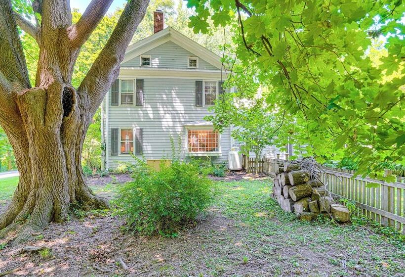 Historic Catskills Farmhouse: Ski, Hike & Relax!