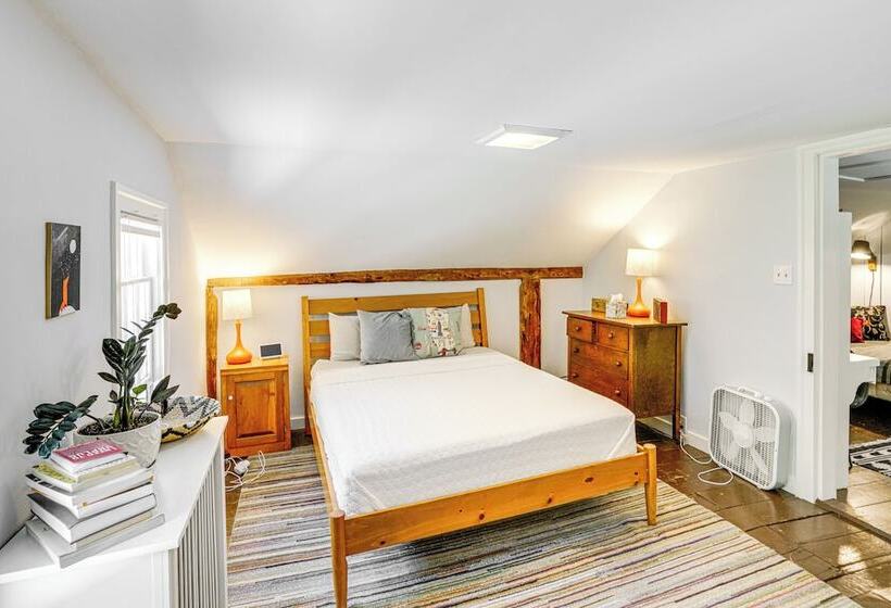 Historic Catskills Farmhouse: Ski, Hike & Relax!