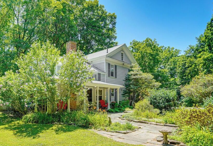 Historic Catskills Farmhouse: Ski, Hike & Relax!