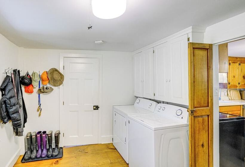 Historic Catskills Farmhouse: Ski, Hike & Relax!