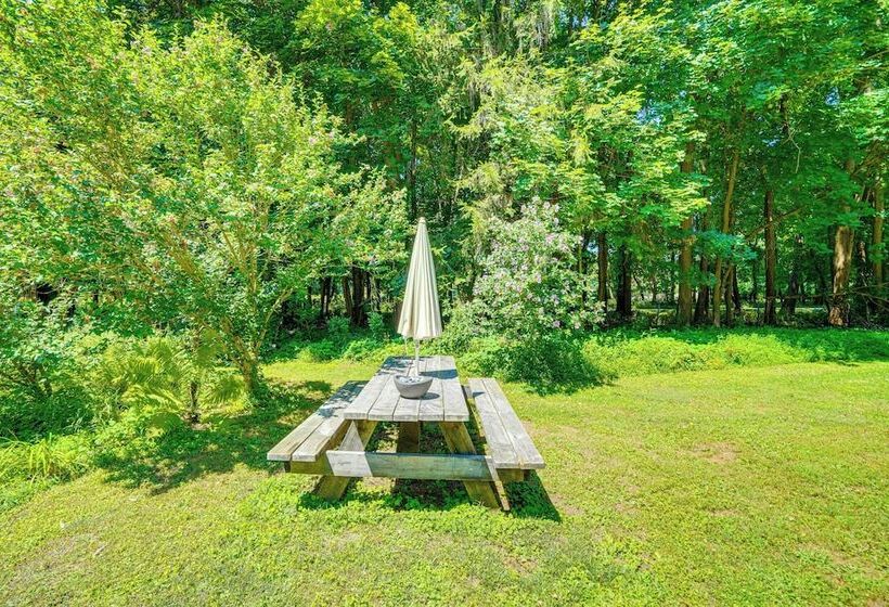 Historic Catskills Farmhouse: Ski, Hike & Relax!